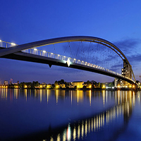 پل هایی که دست آشتی شده اند میان دو کشور