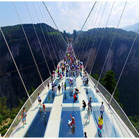 مرتفع ترین و طولانی ترین پل شیشه ای جهان